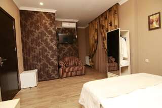 Отель Kope Hotel Тбилиси Двухместный номер с 1 кроватью и балконом-2